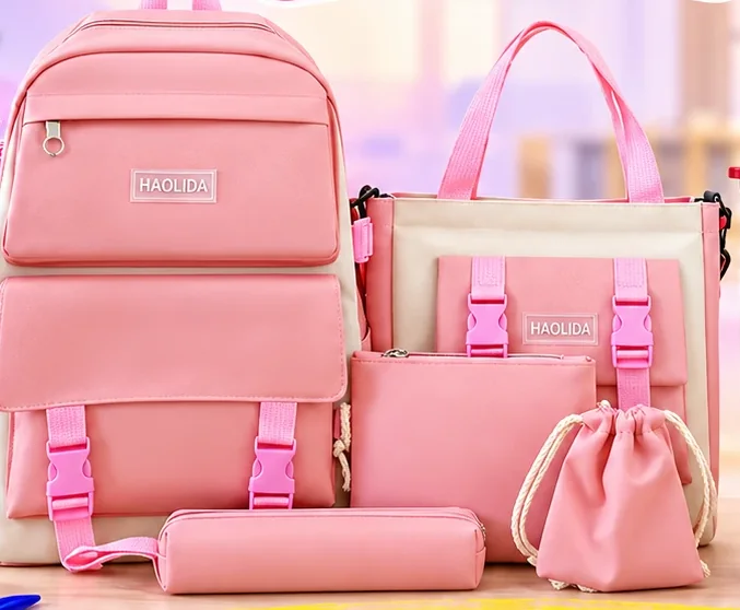 Sac rose et ses 4 pièces assorties
